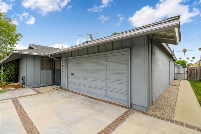 3120 Pierce Avenue, Costa Mesa, CA 92626