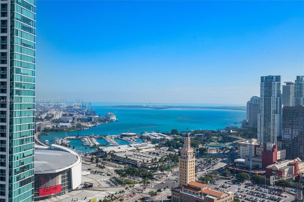 851 NE 1st Ave 3203, Miami, FL 33132