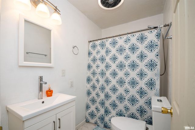 805 E FAIROAKS Avenue, Peoria, IL 61603