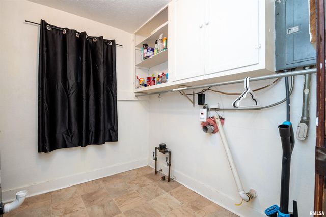 805 E FAIROAKS Avenue, Peoria, IL 61603