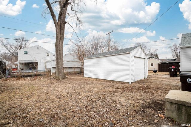 805 E FAIROAKS Avenue, Peoria, IL 61603