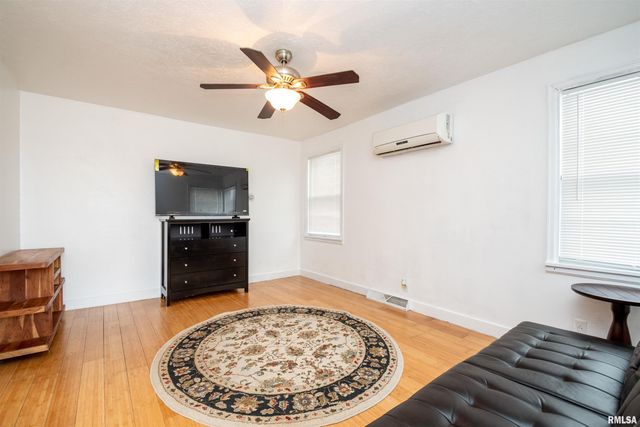 805 E FAIROAKS Avenue, Peoria, IL 61603