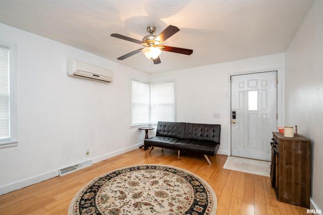 805 E FAIROAKS Avenue, Peoria, IL 61603