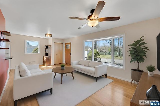 20 Kievit Road, Wayne, NJ 07470