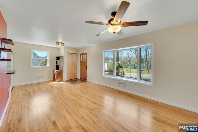 20 Kievit Road, Wayne, NJ 07470