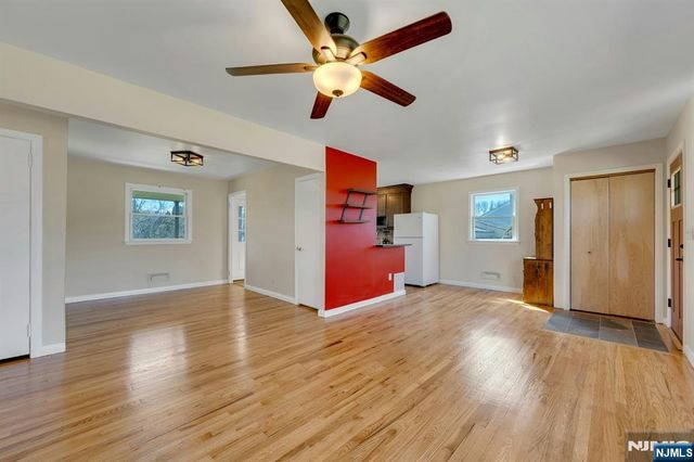 20 Kievit Road, Wayne, NJ 07470