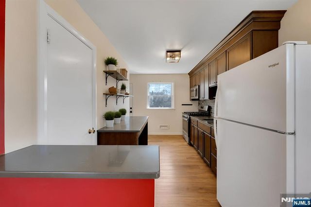 20 Kievit Road, Wayne, NJ 07470