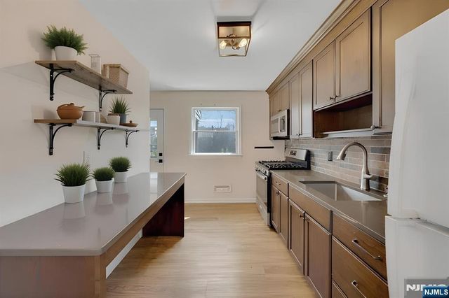 20 Kievit Road, Wayne, NJ 07470