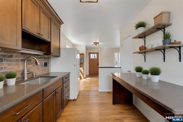 20 Kievit Road, Wayne, NJ 07470
