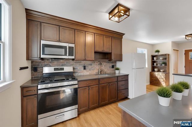 20 Kievit Road, Wayne, NJ 07470