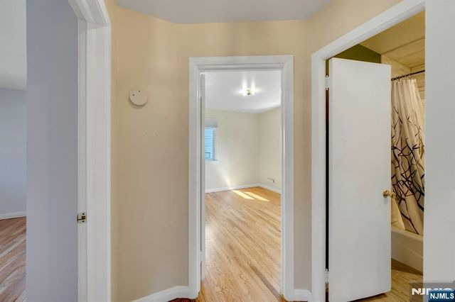 20 Kievit Road, Wayne, NJ 07470