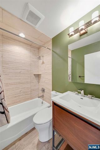20 Kievit Road, Wayne, NJ 07470