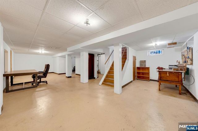 20 Kievit Road, Wayne, NJ 07470
