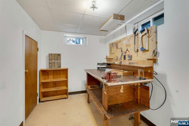 20 Kievit Road, Wayne, NJ 07470