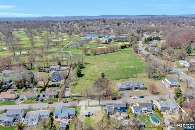 20 Kievit Road, Wayne, NJ 07470