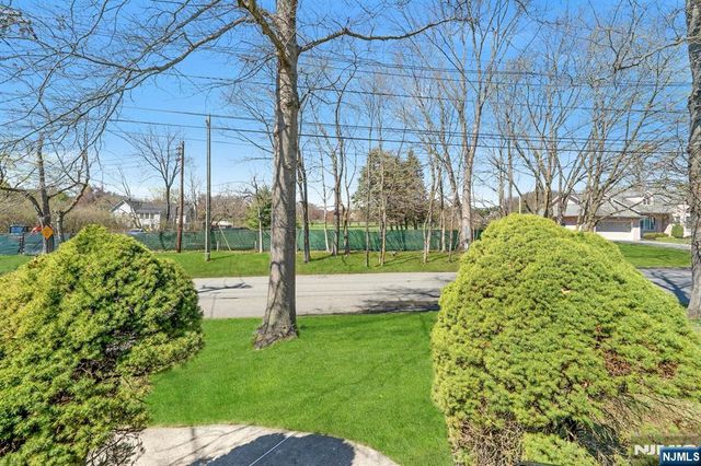 20 Kievit Road, Wayne, NJ 07470