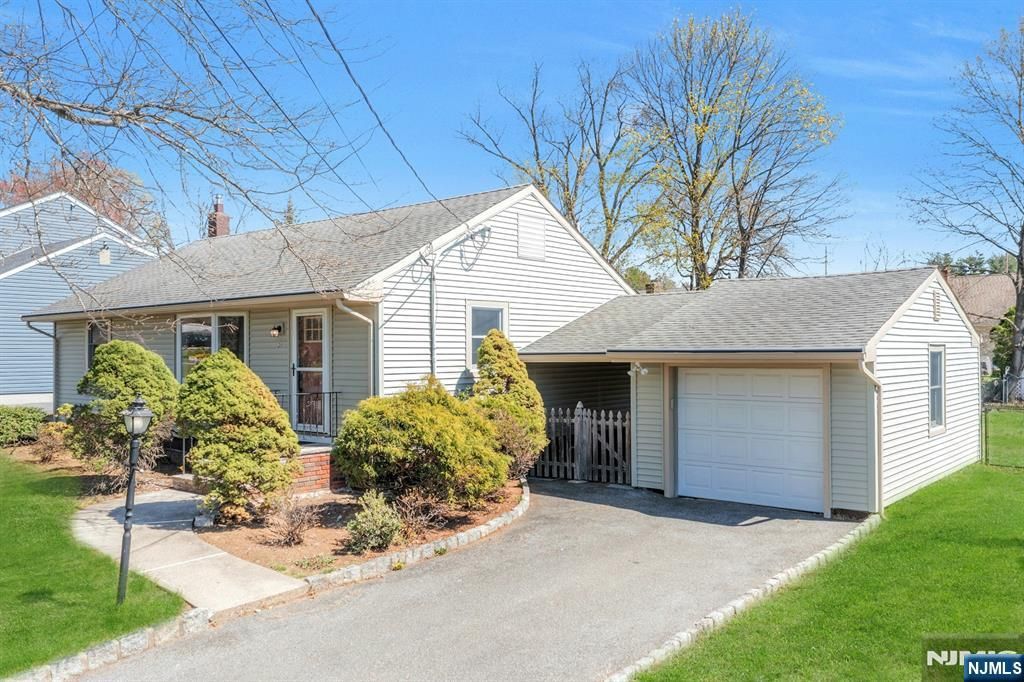 20 Kievit Road, Wayne, NJ 07470