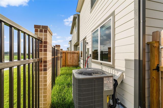 3119 Quiet Sunset Dr, Houston, TX 77080