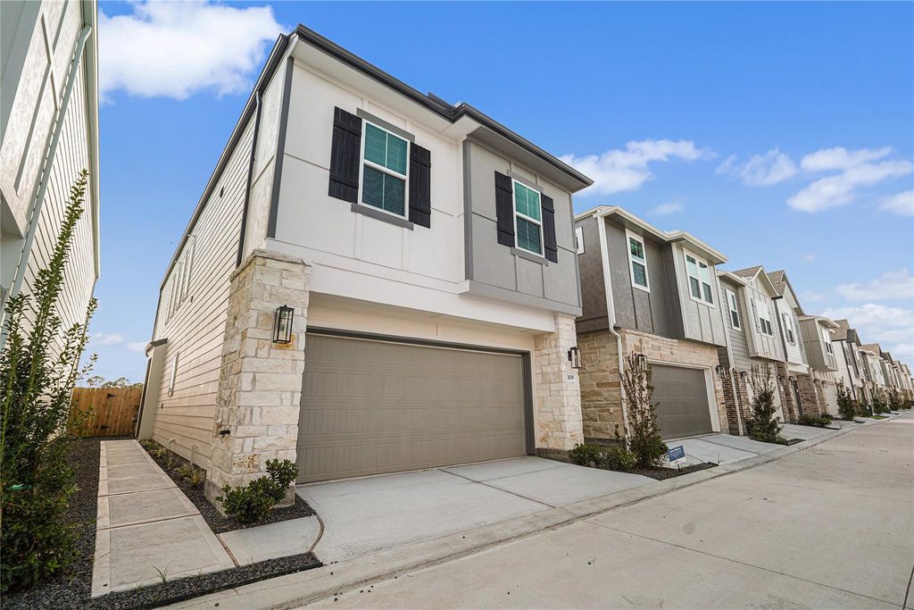 3119 Quiet Sunset Dr, Houston, TX 77080