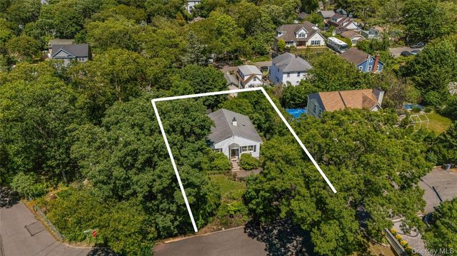 47 Floral Road, Rocky Point, NY 11778