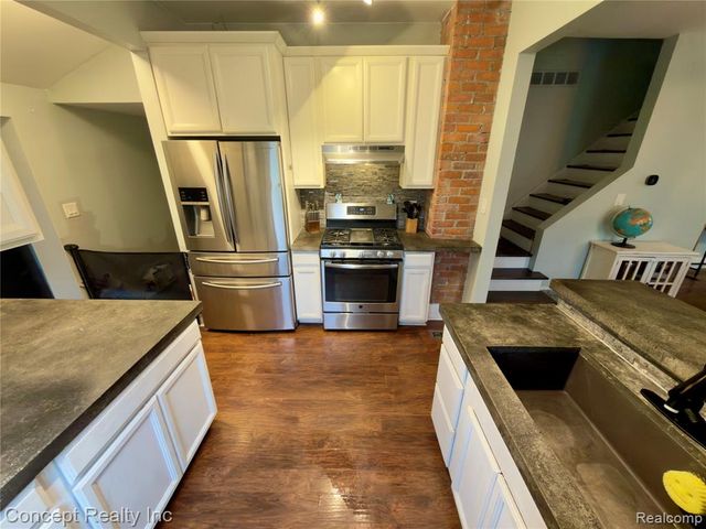 29154 Van Riper Street, Flat Rock, MI 48134