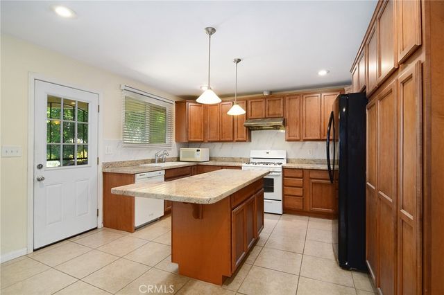 23001 Vanowen Street, West Hills, CA 91307