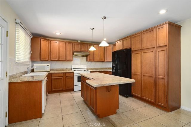 23001 Vanowen Street, West Hills, CA 91307