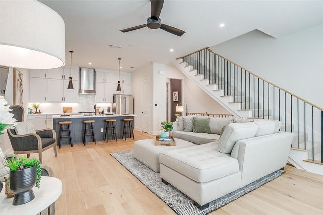 128 S Cooper Street, Arlington, TX 76013