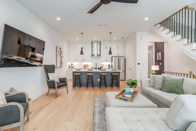 128 S Cooper Street, Arlington, TX 76013