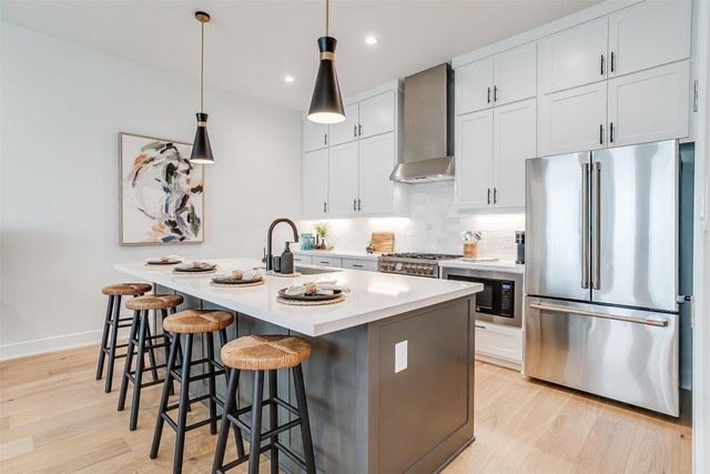 128 S Cooper Street, Arlington, TX 76013
