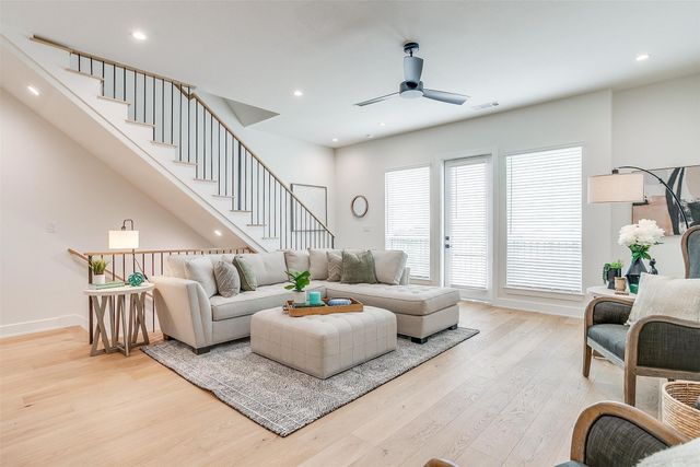 128 S Cooper Street, Arlington, TX 76013
