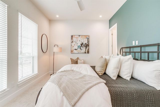 128 S Cooper Street, Arlington, TX 76013