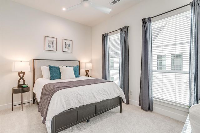 128 S Cooper Street, Arlington, TX 76013