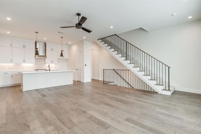 128 S Cooper Street, Arlington, TX 76013