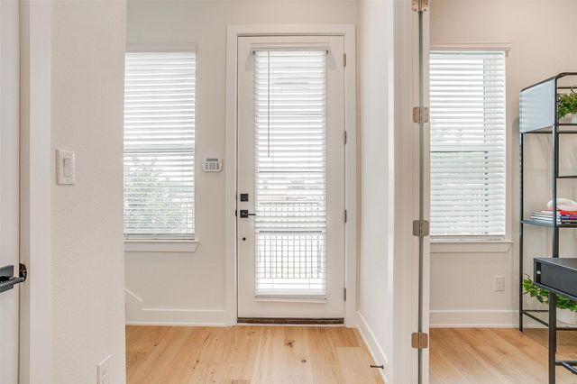 128 S Cooper Street, Arlington, TX 76013