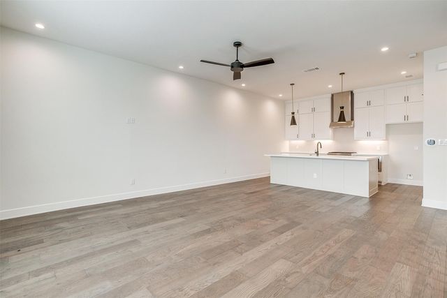128 S Cooper Street, Arlington, TX 76013