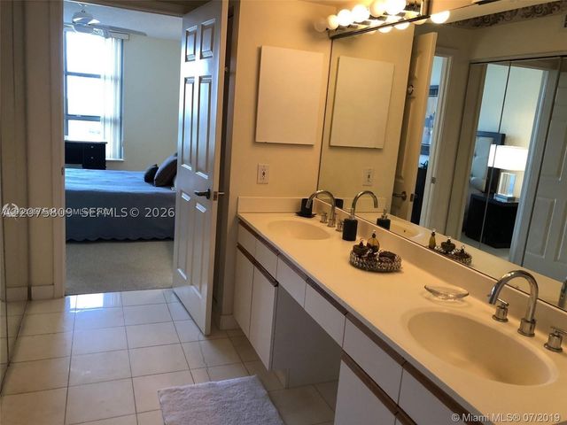 3530 Mystic Pointe Dr 1008, Aventura, FL 33180