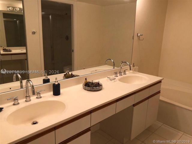 3530 Mystic Pointe Dr 1008, Aventura, FL 33180