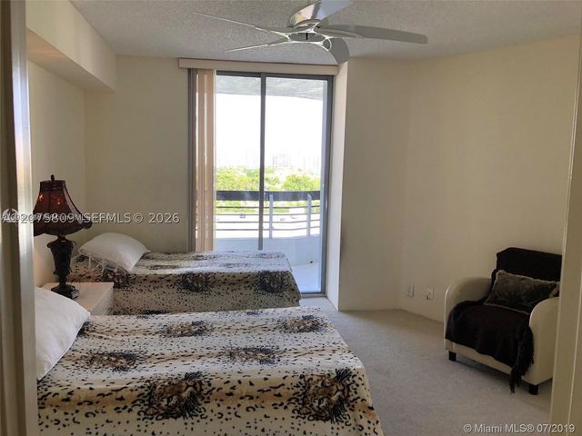 3530 Mystic Pointe Dr 1008, Aventura, FL 33180
