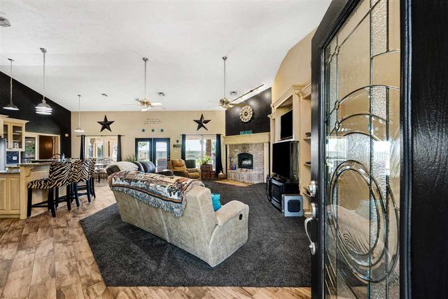 15897 W Gore Blvd, Cache, OK 73527
