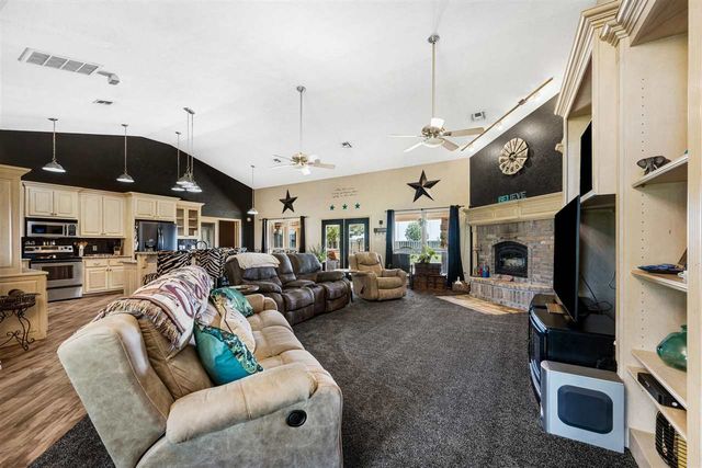 15897 W Gore Blvd, Cache, OK 73527