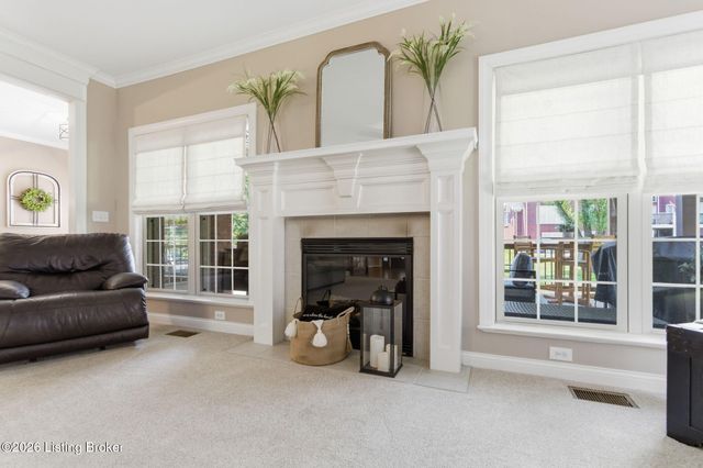 11037 Perwinkle Ln, Louisville, KY 40291