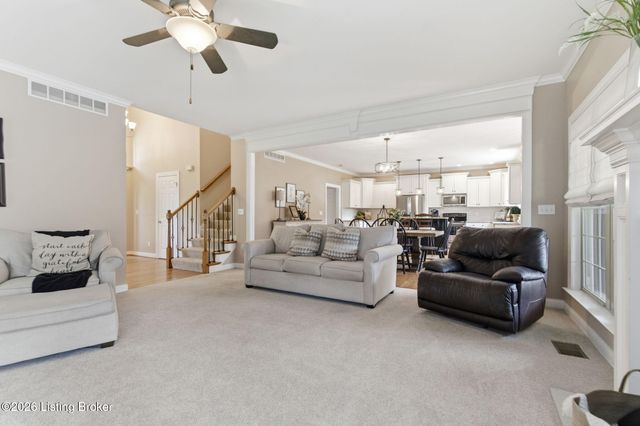 11037 Perwinkle Ln, Louisville, KY 40291