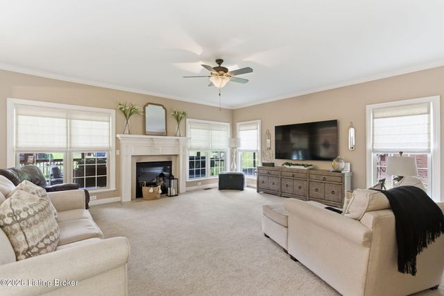 11037 Perwinkle Ln, Louisville, KY 40291