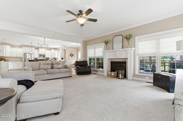 11037 Perwinkle Ln, Louisville, KY 40291
