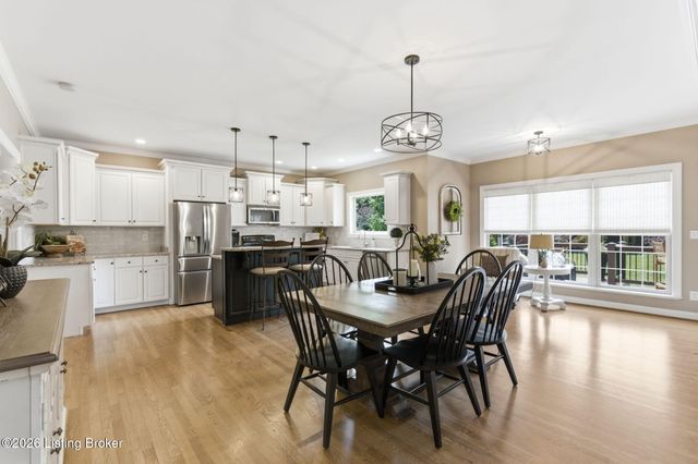 11037 Perwinkle Ln, Louisville, KY 40291