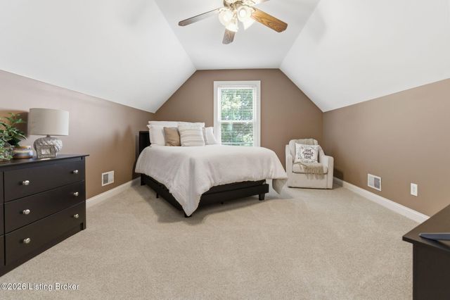 11037 Perwinkle Ln, Louisville, KY 40291