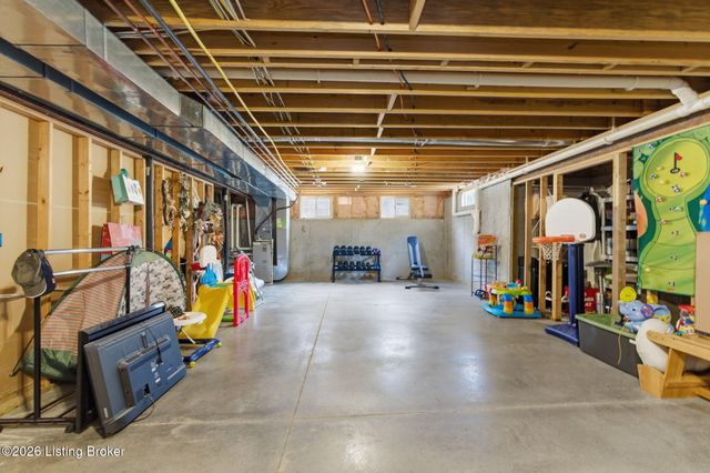 11037 Perwinkle Ln, Louisville, KY 40291