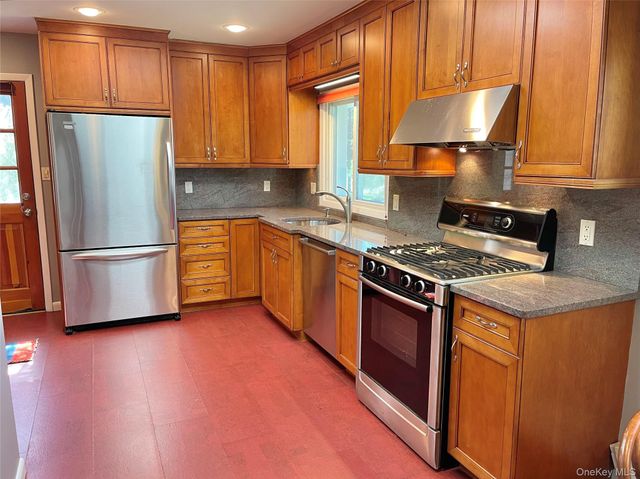 48 Old Town Lane, Huntington, NY 11743