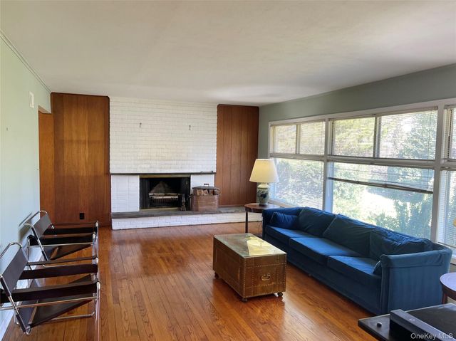 48 Old Town Lane, Huntington, NY 11743